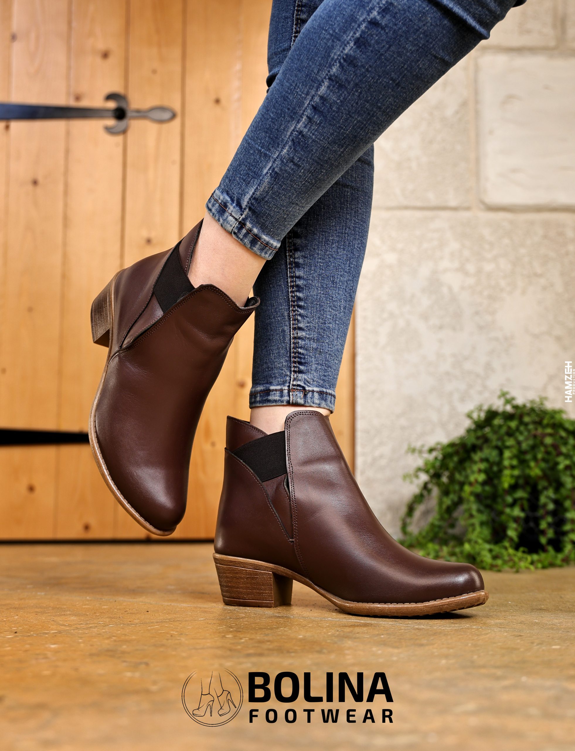 Crimson Crown Boots - الصورة 2