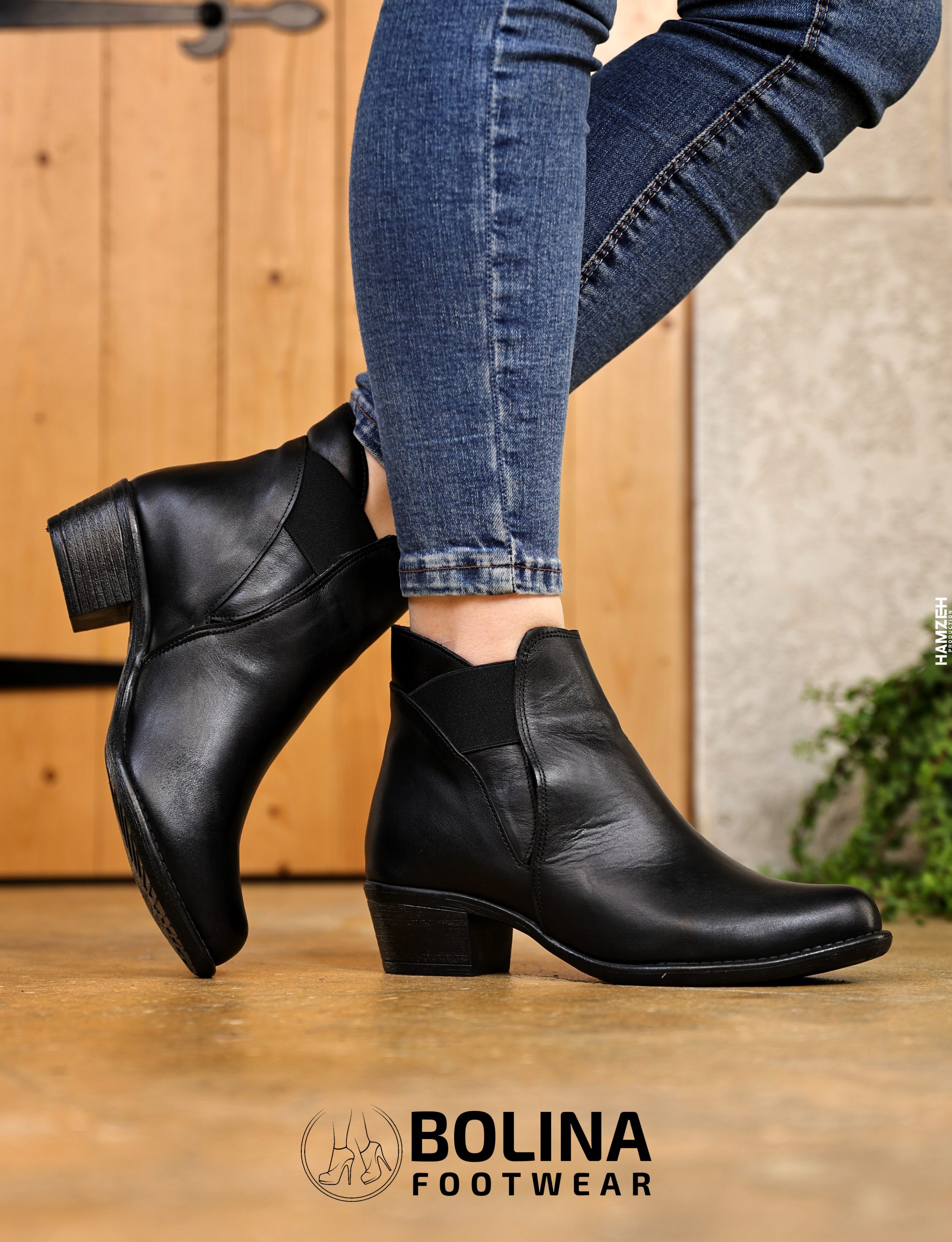 Crimson Crown Boots - الصورة 4